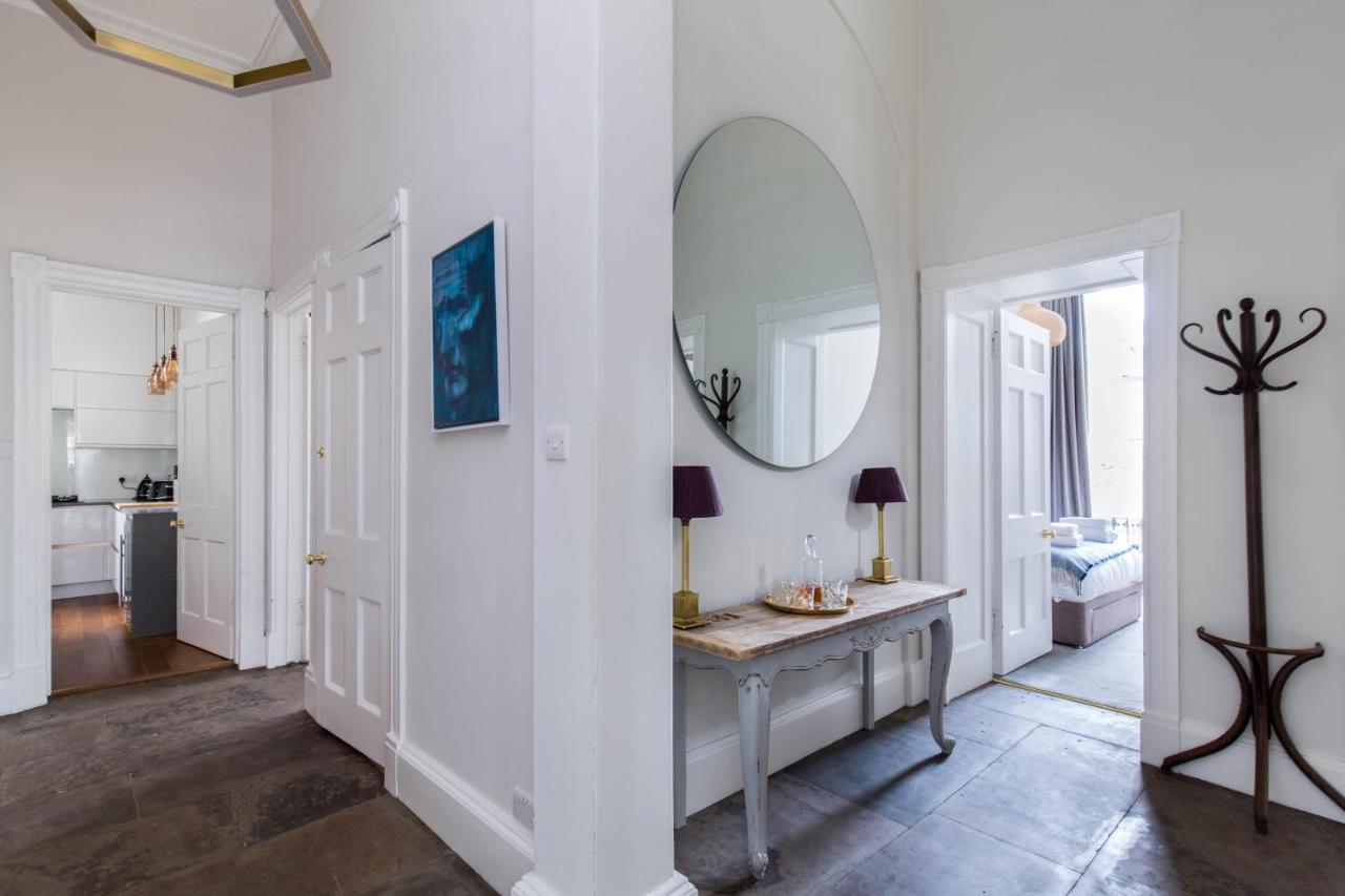 Magnificent Georgian 3-Bedroom Apartment In New Town EDI Exterior photo